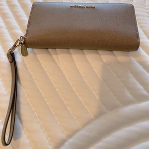 Michael Kors wristlet/wallet for ladies